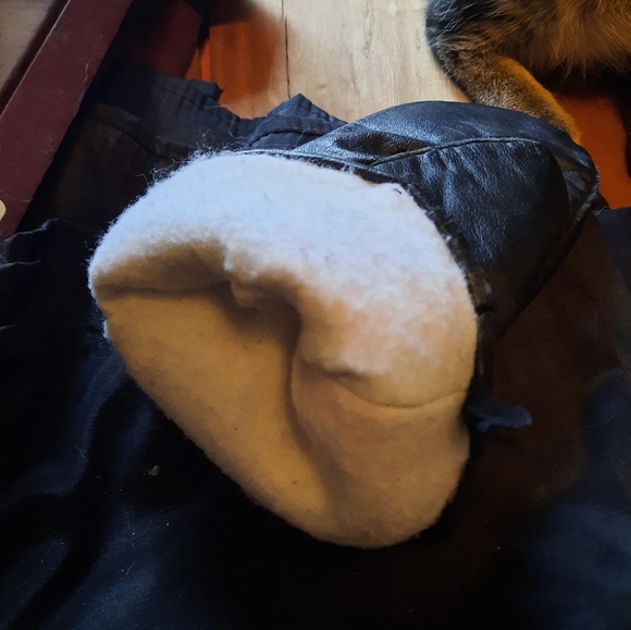 Handmade Leather Beaded Gauntlet Mitts - NW Ontario Anishnaabe  traditional - Picture 4 of 5